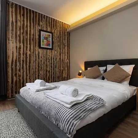 Beautiful Cosy, Modern In Centre דירה *