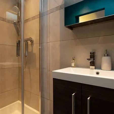 Beautiful Cosy, Modern In Centre Apartment
