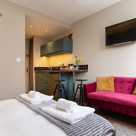 Beautiful Cosy, Modern In Centre Apartment