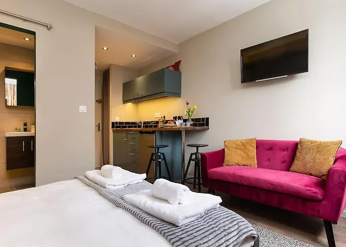 Beautiful Cosy, Modern In Centre Apartment